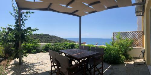 Above The Sea Apartments