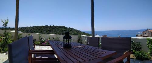 Above The Sea Apartments