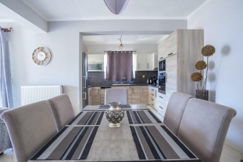 Thea Family Apartment