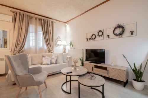 Spiros' Apartment In Central Location