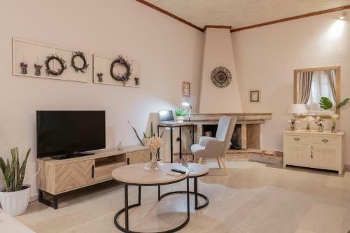Spiros' Apartment In Central Location