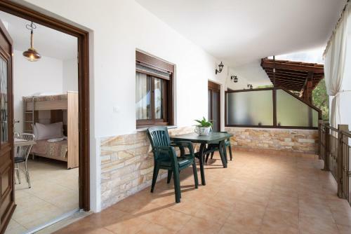 Nikola's Apartments
