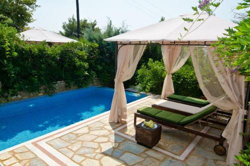Maria Elena Villas III