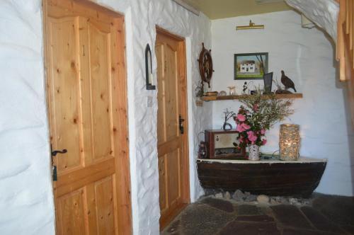 Bed & Breakfast Lissyclearig Thatched Cottage