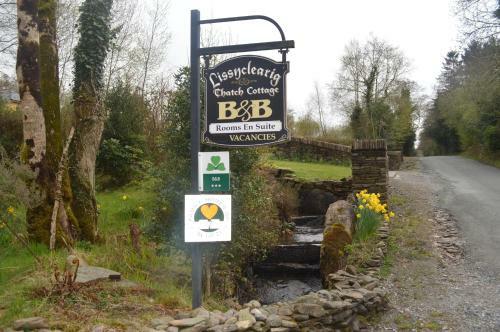Bed & Breakfast Lissyclearig Thatched Cottage
