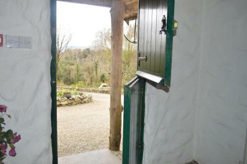 Bed & Breakfast Lissyclearig Thatched Cottage