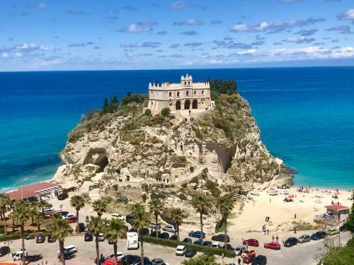Luxury Apartment In Tropea's City Center