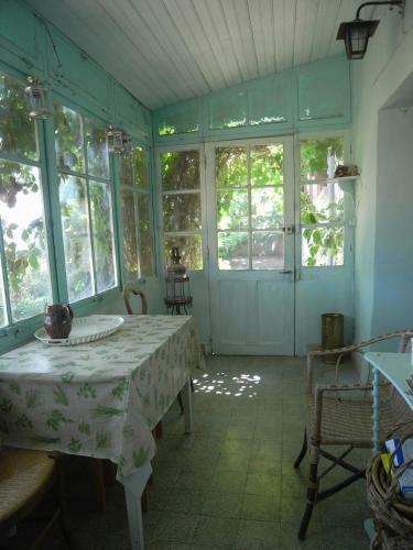 Aile D'un Ancien Mas
