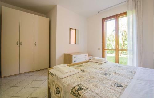 Three-bedroom Holiday Home In Albarella Ro