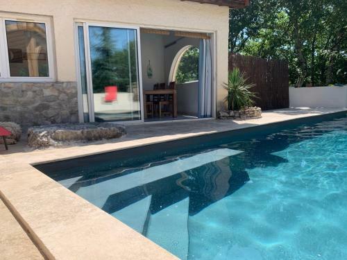 Villa De 100m2 Avec Grande Piscine Priv�e