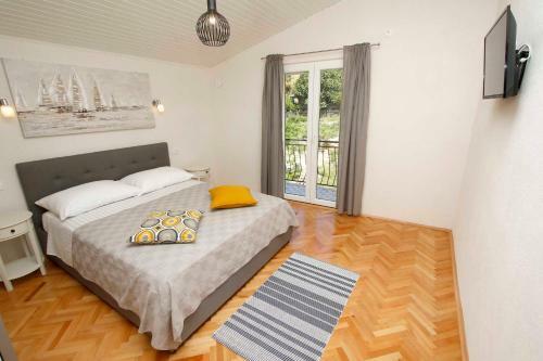 Apartment Ana Bratus