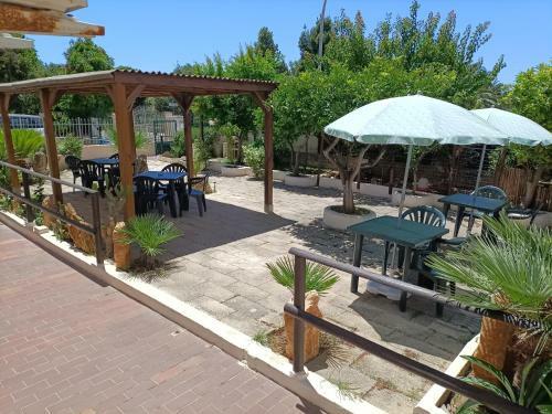 Hostal Mony's Island B&B