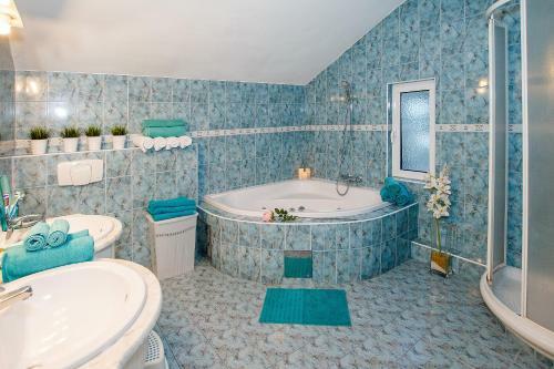 Novi Paradise House