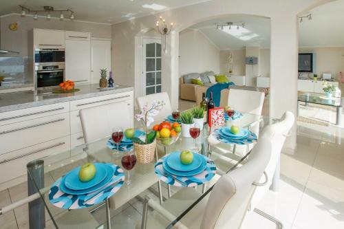 Novi Paradise House