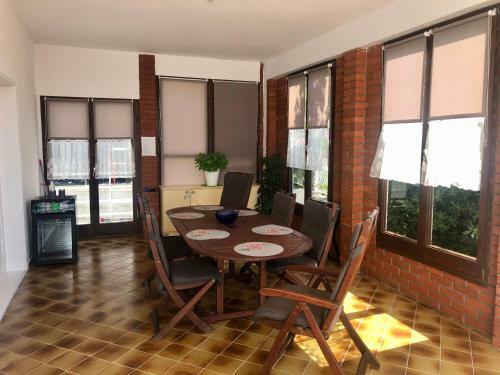 Hostal Apartment & Rooms Laura