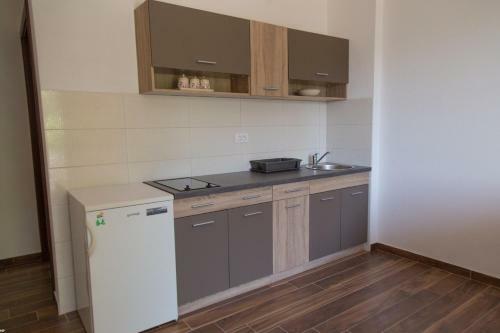 Del Mar Apartments