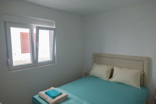 Del Mar Apartments