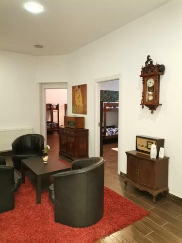 Vintage Downtown Hostel