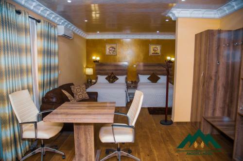 Ange Hill Hotel