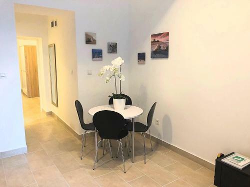 4 Center Apartments
