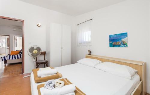 Awesome Apartment In Pag With Wifi And 2 Bedrooms