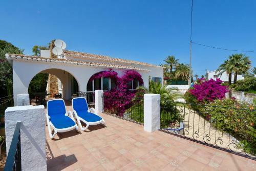Beach-front House Calalga
