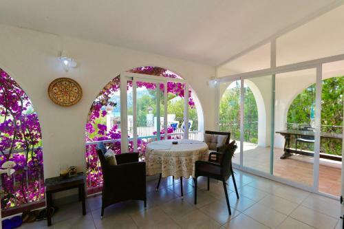 Beach-front House Calalga
