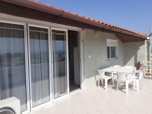 Petrakis Studios & Apartments