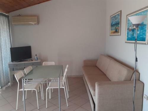 Petrakis Studios & Apartments