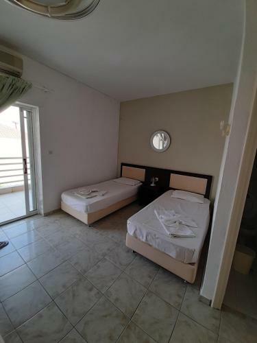 Petrakis Studios & Apartments