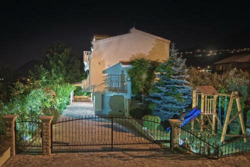 Villa Marta, Near Split, Private Pool And Cinema Room