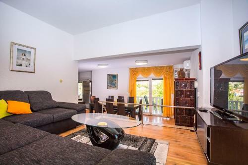 Villa Marta, Near Split, Private Pool And Cinema Room