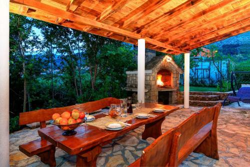 Villa Marta, Near Split, Private Pool And Cinema Room