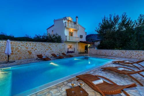 Villa Marta, Near Split, Private Pool And Cinema Room