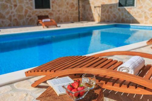 Villa Marta, Near Split, Private Pool And Cinema Room