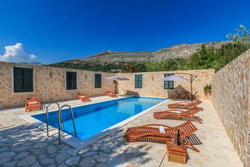Villa Marta, Near Split, Private Pool And Cinema Room