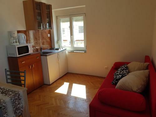 Hostal Apartments Ana