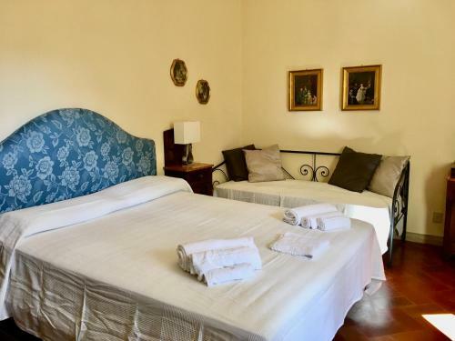 Strada Di Tregole, Villa Con Piscina