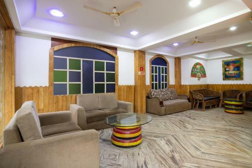 Hostal Zinhos Beach Resort Titos Lane