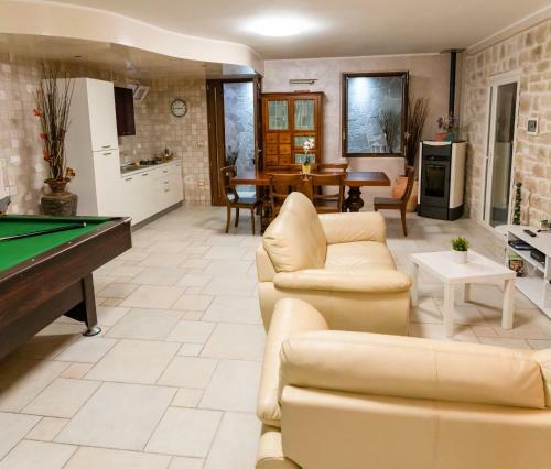 Villa Chanel Confortevole Villa Con Piscina E Casa Sull'albero Per Bambini