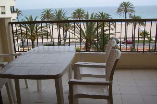 Apartamento En 1� L�nea Con Piscina. Edificio Albatros II