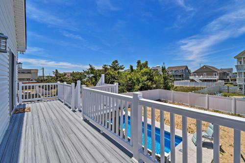 Beach House With Pool, Walk To Beaches And Bites!