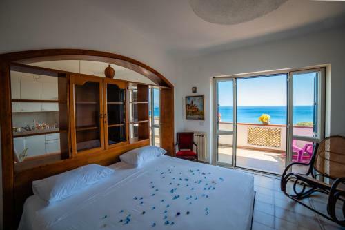 Hostal Chiaro Di Luna