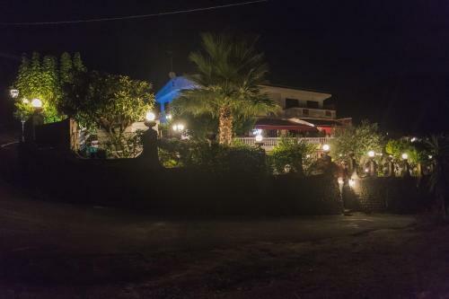 Hostal Chiaro Di Luna