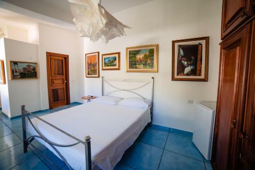 Hostal Chiaro Di Luna