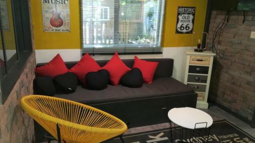Mobil Home � L'ombre Du Train Jaune