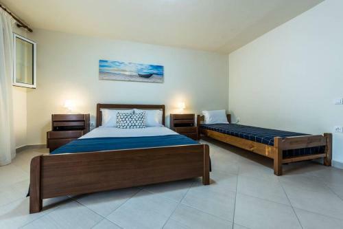 Traditional House Only 5 Minutes From The Shipwreck!!!