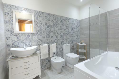 "suliscenti" Dimora Siciliana B&B