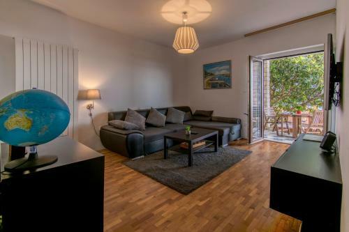 Apartments Elza