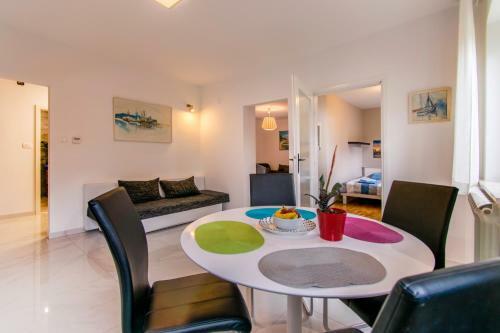 Apartments Elza